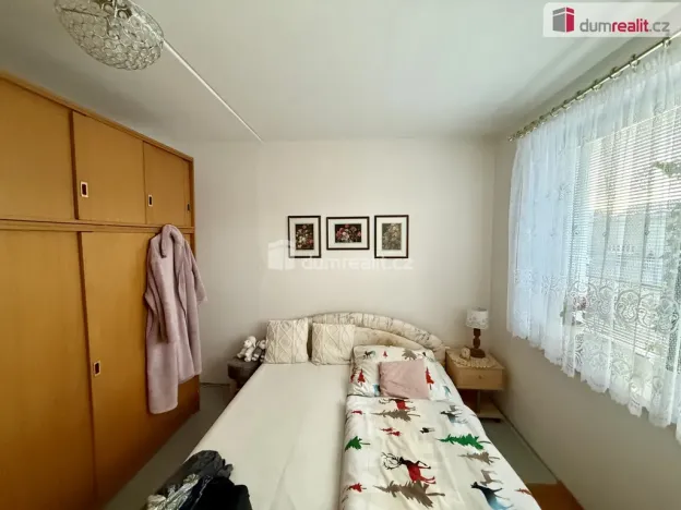 Prodej bytu 4+1, Karlovy Vary - Dvory, 1. máje, 60 m2