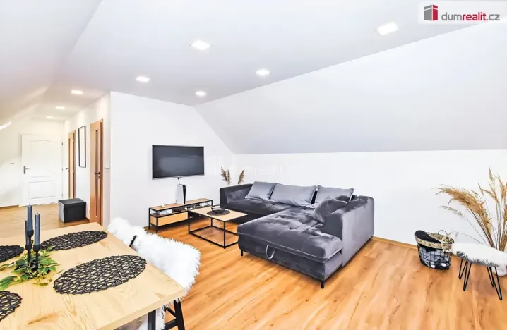 Prodej rodinného domu, Hostín, 210 m2