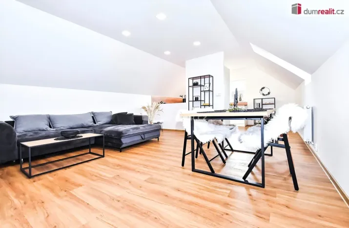 Prodej rodinného domu, Hostín, 210 m2