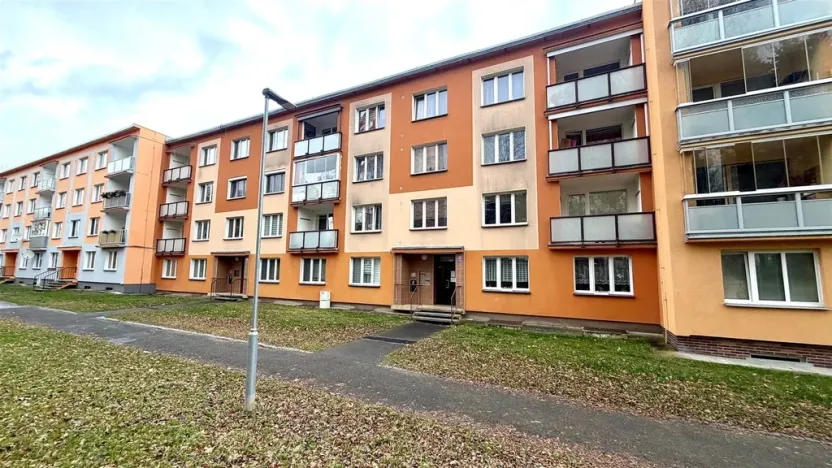 Pronájem bytu 1+1, Cheb, Stavbařů, 37 m2