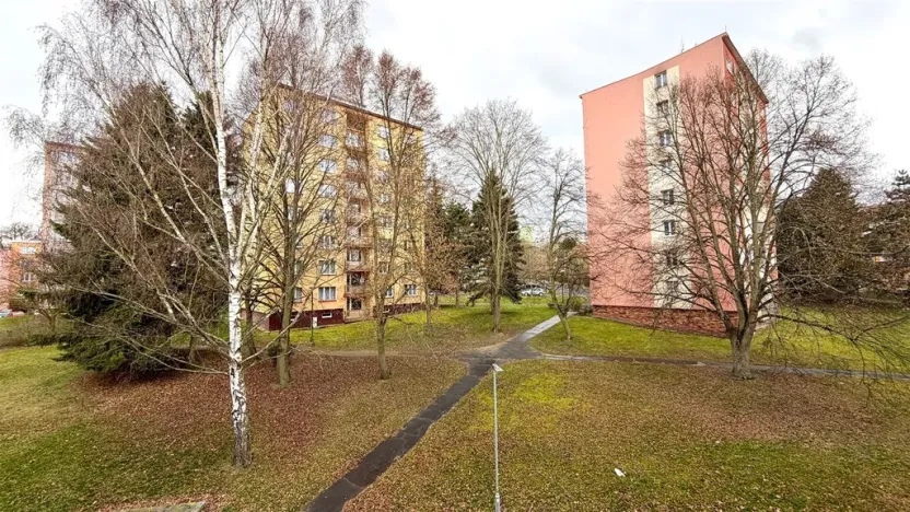 Pronájem bytu 1+1, Cheb, Stavbařů, 37 m2