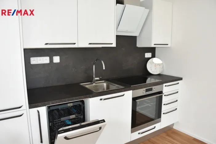 Pronájem bytu 1+kk, Znojmo, Jarošova, 33 m2