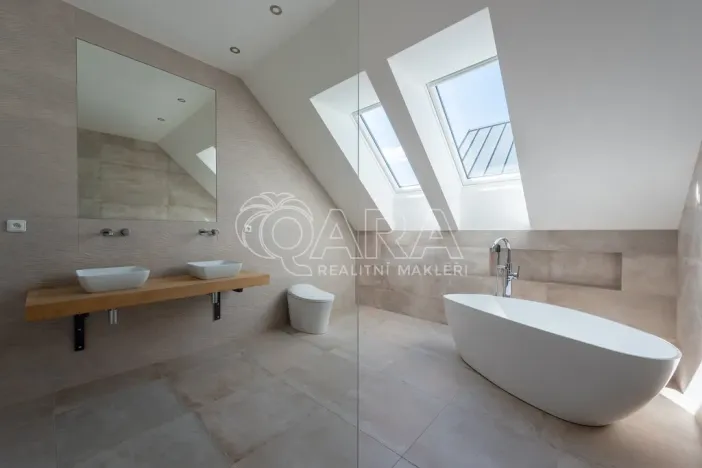 Prodej rodinného domu, Statenice, Nad Vinicí, 270 m2