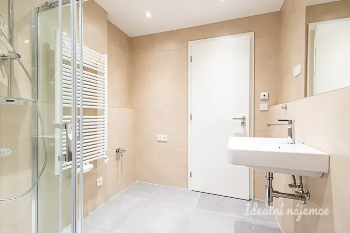 Pronájem bytu 1+kk, Praha - Horní Měcholupy, Milánská, 39 m2