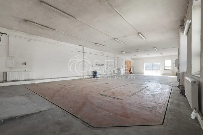 Pronájem výrobních prostor, Nový Jičín, Riegrova, 2293 m2
