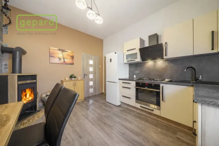 Prodej bytu 1+1, Karlovy Vary, Jabloňová, 38 m2