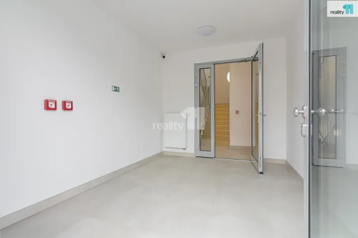 Pronájem bytu 2+kk, Praha - Libeň, V Holešovičkách, 56 m2