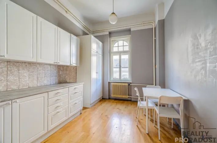 Prodej bytu 2+1, Opava - Předměstí, Komenského, 81 m2