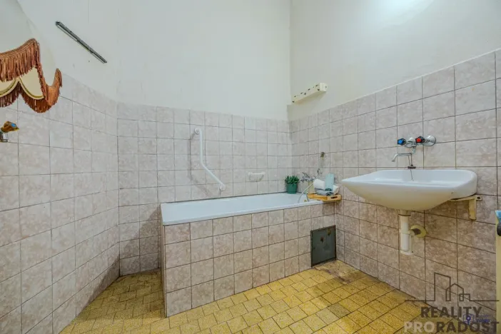 Prodej bytu 2+1, Opava - Předměstí, Komenského, 81 m2