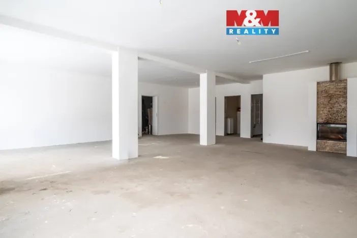 Prodej obchodního prostoru, Šumavské Hoštice - Kosmo, 316 m2