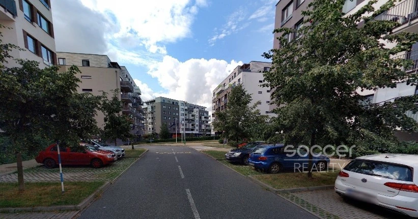 Pronájem garážového stání, Praha - Střížkov, Zakšínská, 15 m2