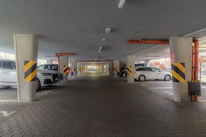 Pronájem garážového stání, Praha - Letňany, Pavla Beneše, 13 m2