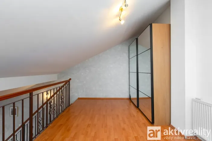Prodej bytu 2+kk, Šestajovice, Komenského, 63 m2
