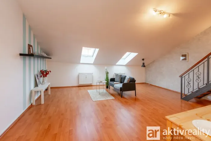 Prodej bytu 2+kk, Šestajovice, Komenského, 63 m2