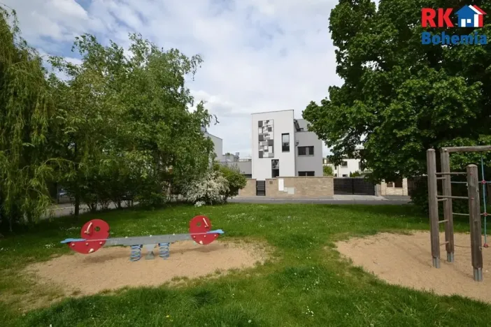 Prodej bytu 3+kk, Praha - Lhotka, Slepá I, 74 m2