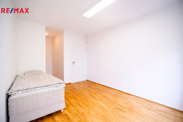 Pronájem bytu 3+kk, Praha - Vysočany, Pechmanových, 86 m2