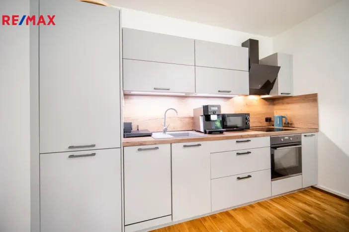 Pronájem kanceláře, Praha - Vysočany, Pechmanových, 91 m2