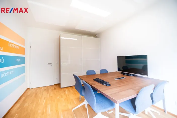 Pronájem kanceláře, Praha - Vysočany, Pechmanových, 91 m2