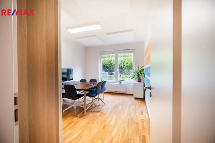 Pronájem kanceláře, Praha - Vysočany, Pechmanových, 91 m2