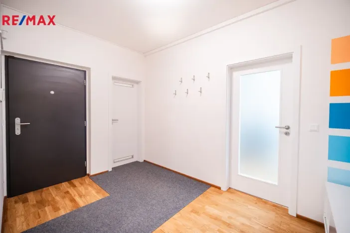 Pronájem kanceláře, Praha - Vysočany, Pechmanových, 91 m2