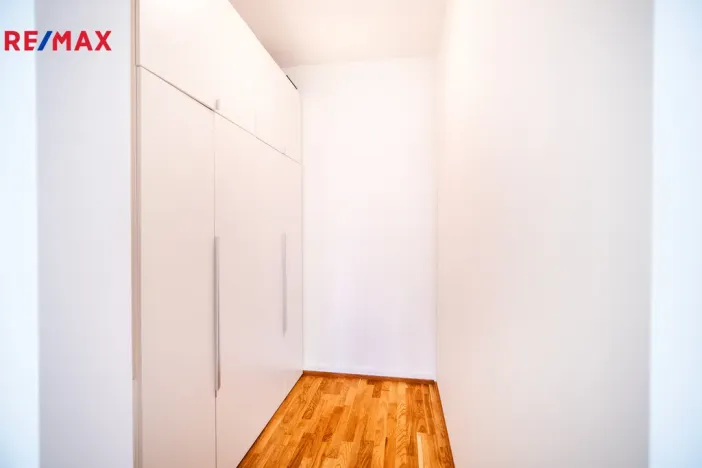 Pronájem kanceláře, Praha - Vysočany, Pechmanových, 91 m2