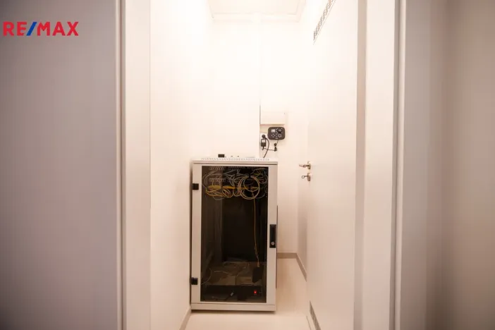 Pronájem kanceláře, Praha - Vysočany, Pechmanových, 91 m2