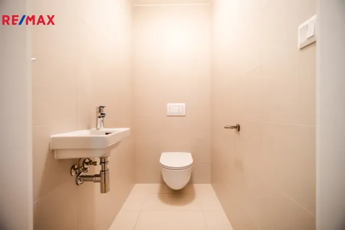 Pronájem kanceláře, Praha - Vysočany, Pechmanových, 91 m2