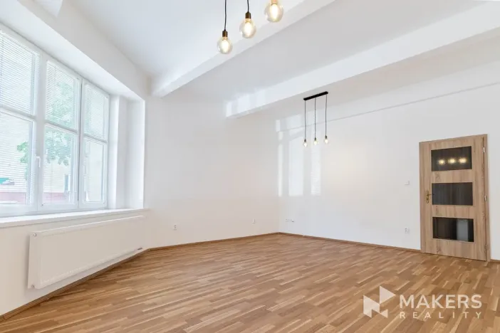 Pronájem bytu 1+1, Praha - Vinohrady, Lucemburská, 56 m2