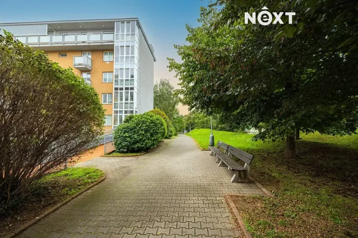 Prodej garážového stání, Praha - Troja, Vřesová, 12 m2