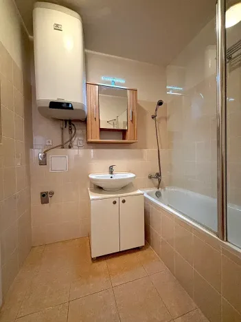 Pronájem bytu 2+kk, Jesenice, V Roháči I., 50 m2