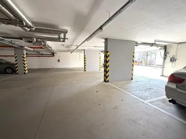 Pronájem garážového stání, Brno, Říčanská, 13 m2
