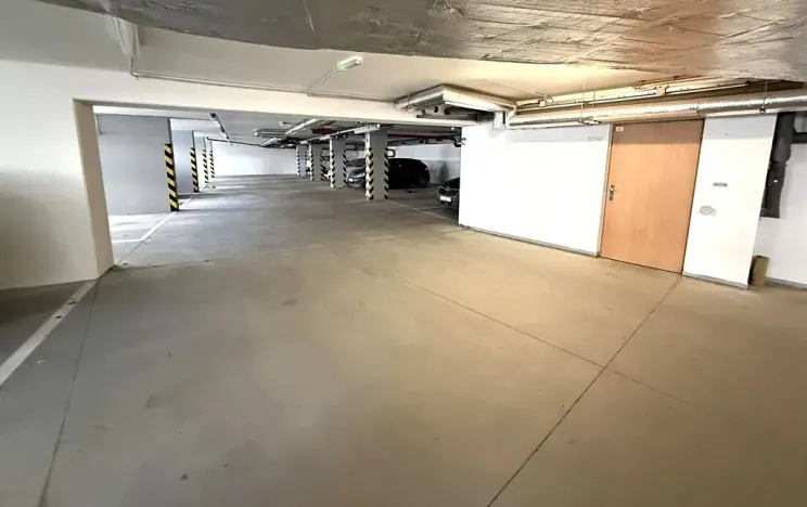 Pronájem garážového stání, Brno, Říčanská, 13 m2