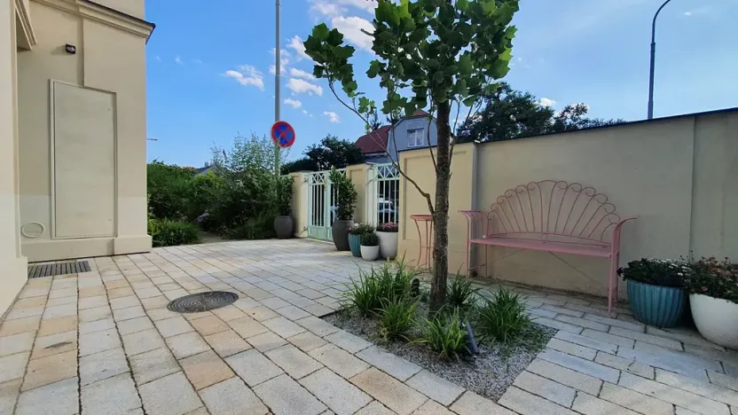 Pronájem bytu 1+kk, Praha - Malešice, Strnadova, 32 m2