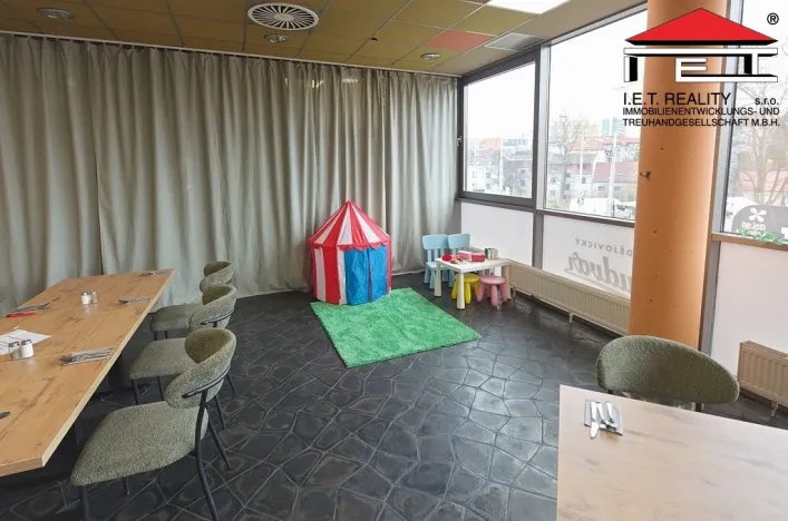 Pronájem restaurace, Praha - Kobylisy, Klapkova, 467 m2
