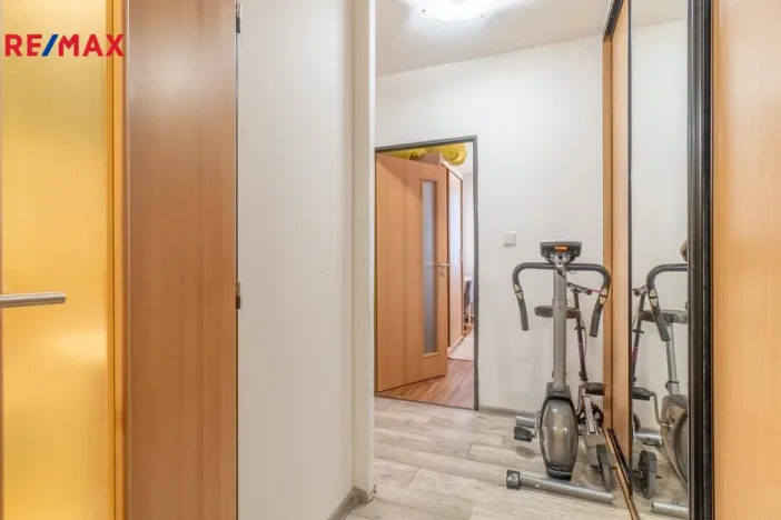 Pronájem bytu 2+kk, Praha - Petrovice, Lessnerova, 43 m2