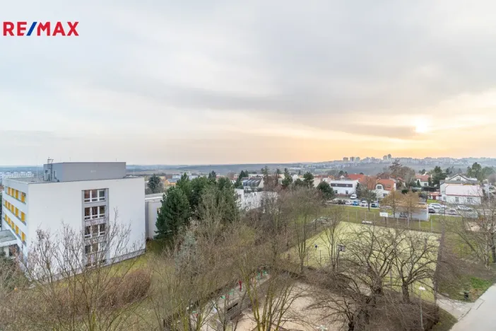 Pronájem bytu 2+kk, Praha - Petrovice, Lessnerova, 43 m2