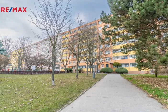 Pronájem bytu 2+kk, Praha - Petrovice, Lessnerova, 43 m2