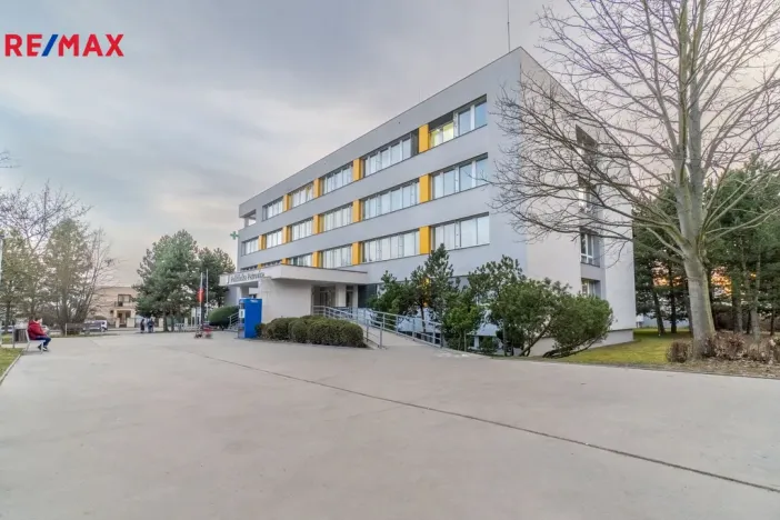 Pronájem bytu 2+kk, Praha - Petrovice, Lessnerova, 43 m2