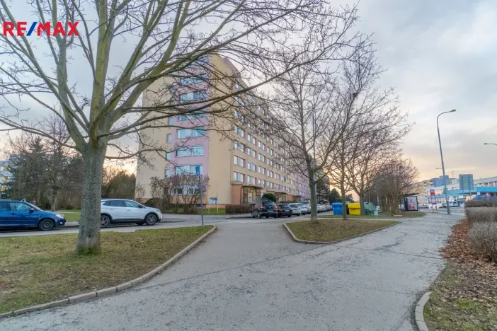 Pronájem bytu 2+kk, Praha - Petrovice, Lessnerova, 43 m2