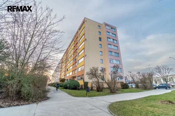 Pronájem bytu 2+kk, Praha - Petrovice, Lessnerova, 43 m2