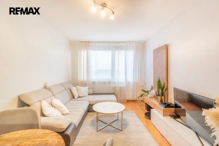 Pronájem bytu 2+kk, Praha - Petrovice, Lessnerova, 43 m2
