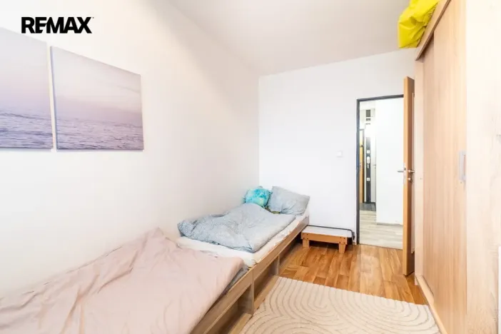 Pronájem bytu 2+kk, Praha - Petrovice, Lessnerova, 43 m2