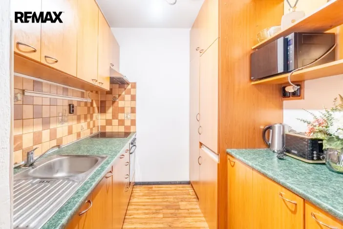 Pronájem bytu 2+kk, Praha - Petrovice, Lessnerova, 43 m2
