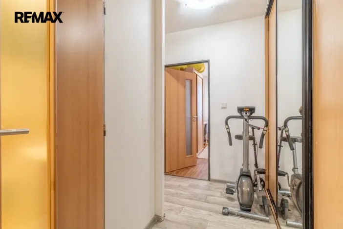 Pronájem bytu 2+kk, Praha - Petrovice, Lessnerova, 43 m2