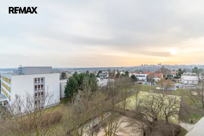Pronájem bytu 2+kk, Praha - Petrovice, Lessnerova, 43 m2