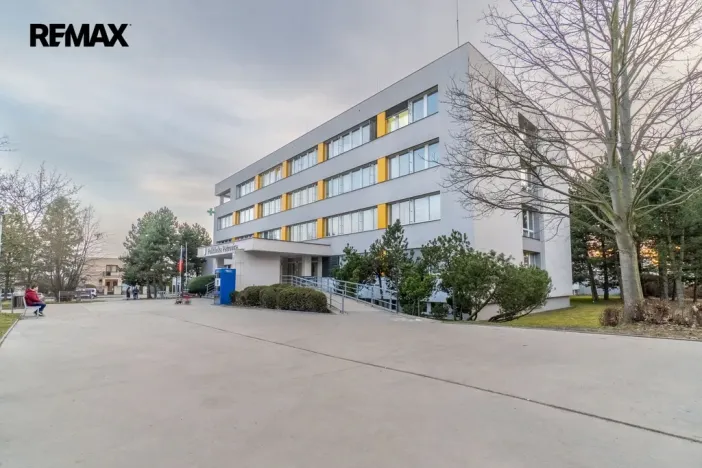 Pronájem bytu 2+kk, Praha - Petrovice, Lessnerova, 43 m2