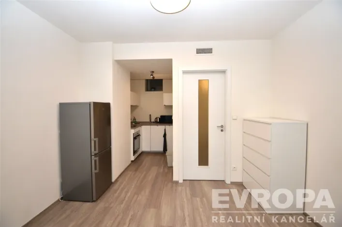 Pronájem bytu 1+kk, Praha - Košíře, Hlaváčkova, 33 m2