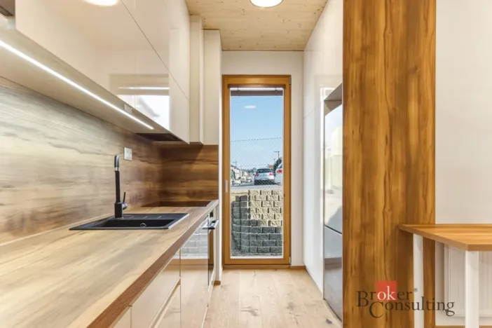 Pronájem bytu 2+kk, Pardubice - Pardubičky, Nová Tesla, 48 m2