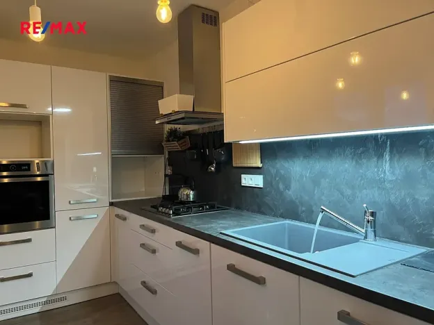 Pronájem bytu 2+kk, Kladno, U výtopny, 42 m2