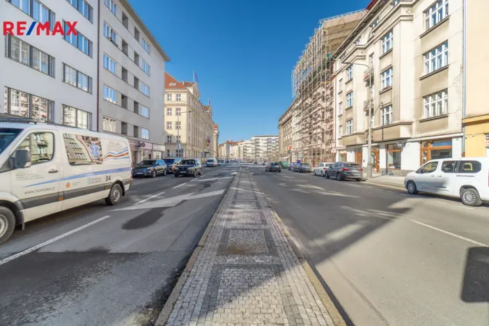 Pronájem bytu 1+1, Praha - Bubeneč, Eliášova, 55 m2